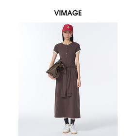 VIMAGE纬漫纪圆领休闲运动感棉时尚咖色秋季新款连衣裙V2407103