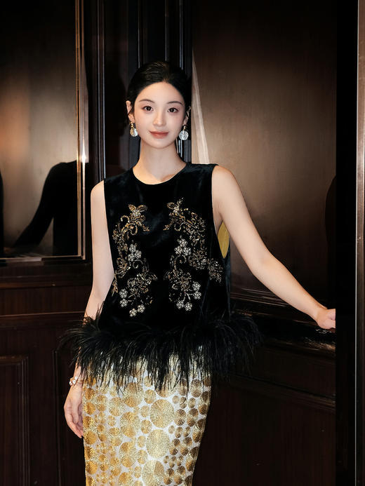 盛唐婧| 重磅真丝绒珠绣鸵鸟毛无袖马甲 商品图1