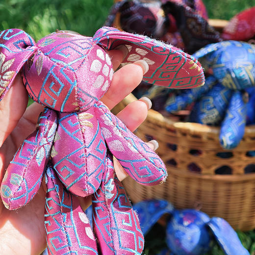 壮锦长耳兔挂件 商品图3