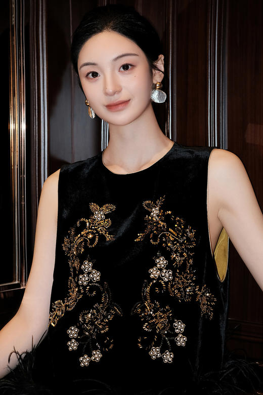 盛唐婧| 重磅真丝绒珠绣鸵鸟毛无袖马甲 商品图2