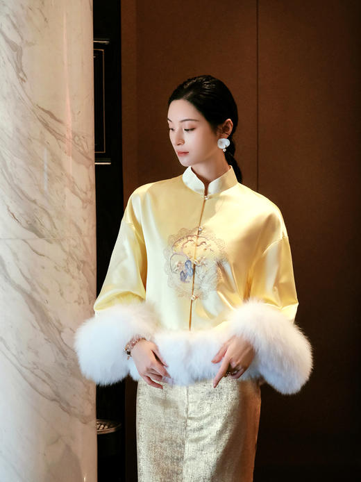 盛唐牡丹大师系列-卢梅红 | 绣茸真丝团纹手绣狐狸毛棉外套 商品图1