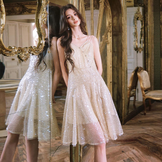 香槟色人鱼姬亮片修身吊带连衣裙 商品图0