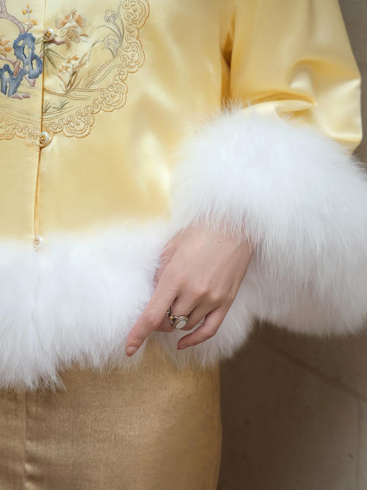 盛唐牡丹大师系列-卢梅红 | 绣茸真丝团纹手绣狐狸毛棉外套 商品图4