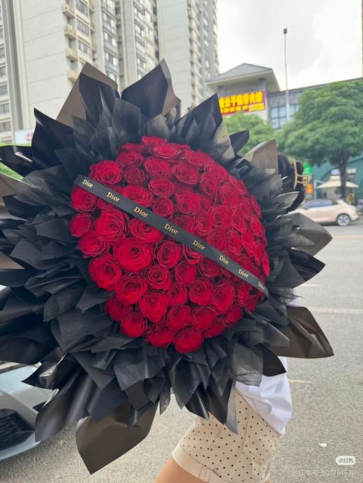 女神66只红玫瑰花束 商品图9