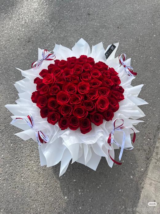 女神节52枝玫瑰花束 商品图1
