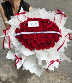 女神节52枝玫瑰花束