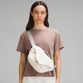 现货几十个，露露lulu斜挎包 手速要快啦 就一个颜色，男女通背