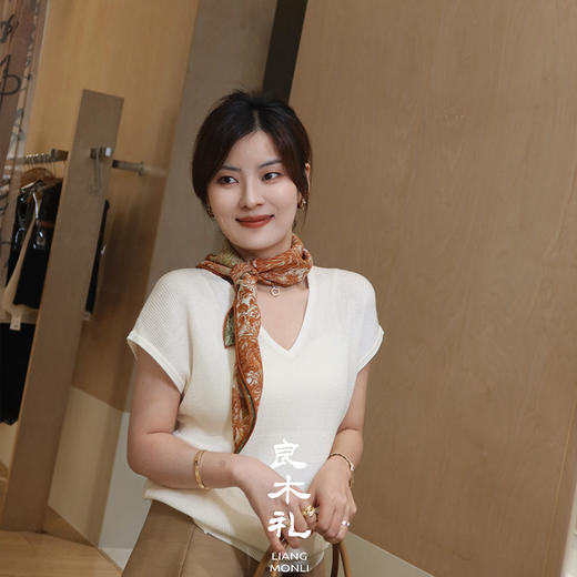 良木礼超细羊毛V领毛衣（Q258282F） 商品图2