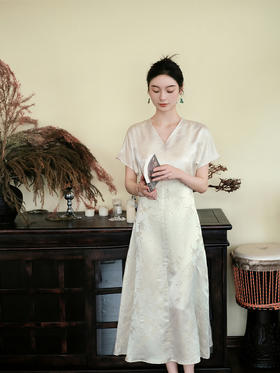 盛唐牡丹| 文竹织金真丝短袖连衣裙