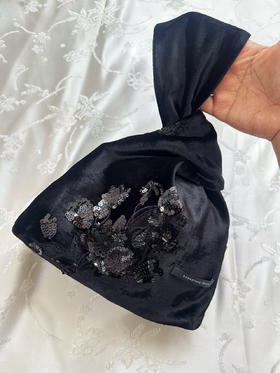 盛唐牡丹| 真丝丝绒串珠手拿包-黑色