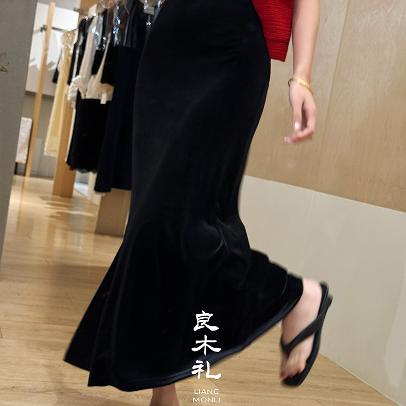 【预售7天】良木礼丝绒开叉半裙（黑绒绒）（Q2581130）