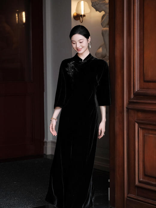 盛唐婧| 重磅真丝绒重工珠绣七分袖连衣裙 商品图1