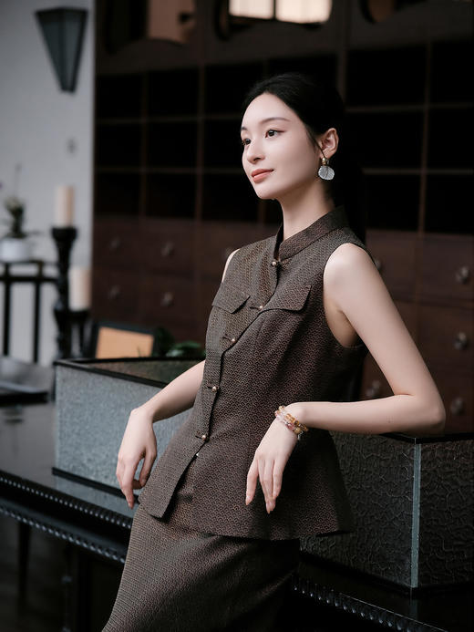 盛唐婧| 轻奢织金香云纱时尚上衣 商品图5