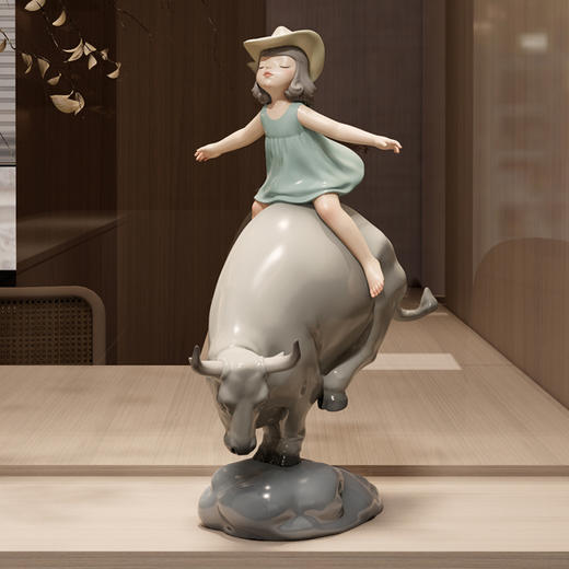 周双《一起飞-绿衣》牛雕塑 商品图0