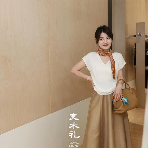 良木礼超细羊毛V领毛衣（Q258282F） 商品图1