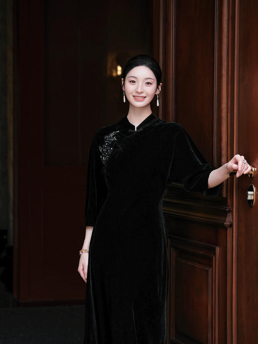 盛唐婧| 重磅真丝绒重工珠绣七分袖连衣裙 商品图2