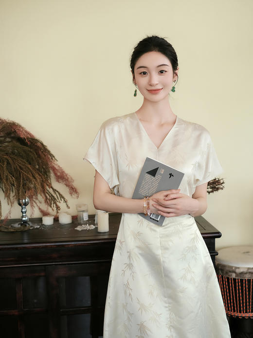 盛唐牡丹| 文竹织金真丝短袖连衣裙 商品图1