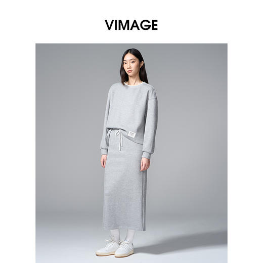 VIMAGE纬漫纪肌理感显瘦休闲针织灰色廓形直筒秋季新款半裙V2406106 商品图1