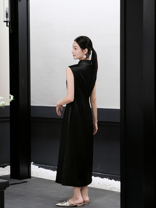 盛唐婧| 新中式立领苗绣醋酸修身连衣裙 商品图8