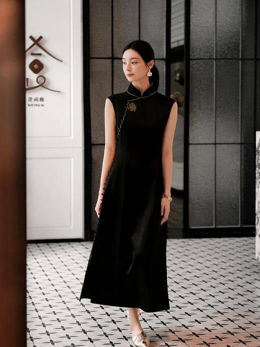 盛唐婧| 新中式立领苗绣醋酸修身连衣裙 商品图5