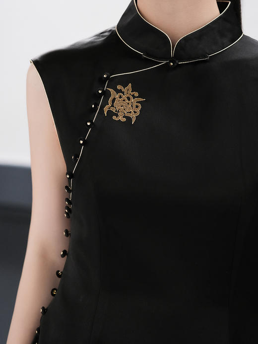 盛唐婧| 新中式立领苗绣醋酸修身连衣裙 商品图2