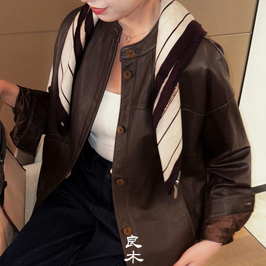 【预售7天】良木礼圆领不对称皮衣（Q258333） 商品图3