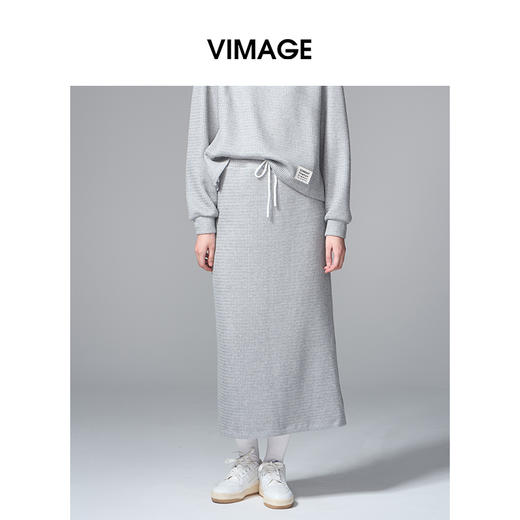 VIMAGE纬漫纪肌理感显瘦休闲针织灰色廓形直筒秋季新款半裙V2406106 商品图5