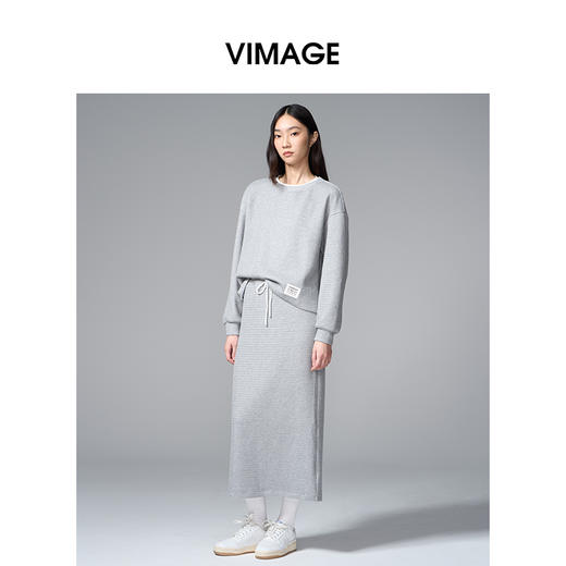 VIMAGE纬漫纪肌理感灰色宽松卫衣棉混纺撞色休闲秋季新款小上衣V2413103 商品图2