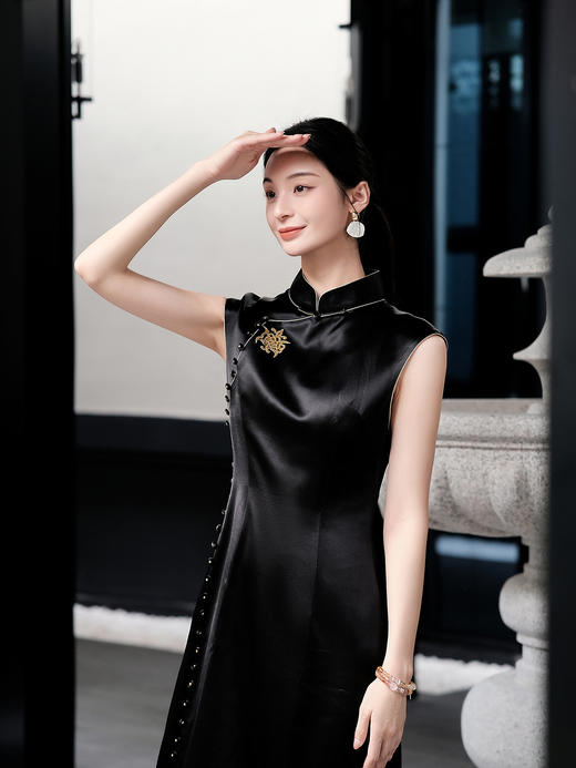 盛唐婧| 新中式立领苗绣醋酸修身连衣裙 商品图7