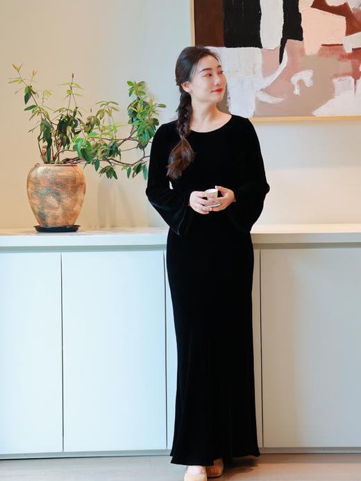 【2026东衣作】丝绒连衣裙（24807875玄黑） 商品图2