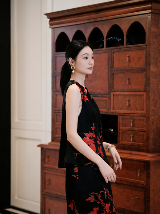 盛唐婧| 重磅三醋酸刺绣对襟修身马甲-红色 商品图6