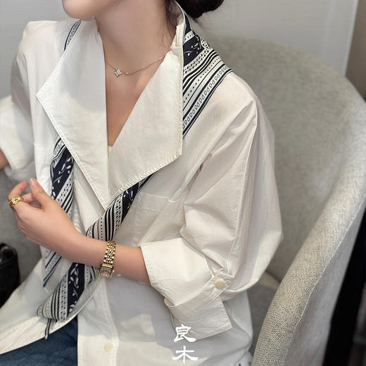 【预售7天】良木礼翻领衬衫（丝巾）（Q258366改Q2591636） 商品图1