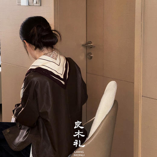 【预售7天】良木礼圆领不对称皮衣（Q258333） 商品图4