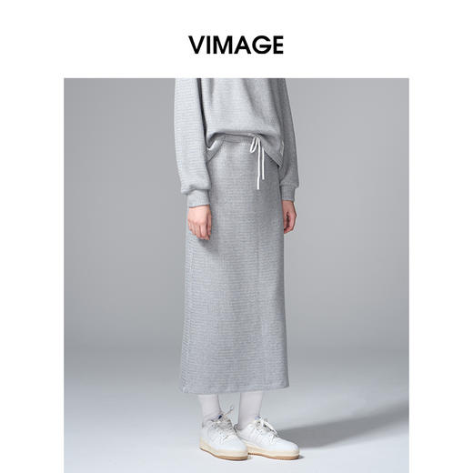 VIMAGE纬漫纪肌理感显瘦休闲针织灰色廓形直筒秋季新款半裙V2406106 商品图2