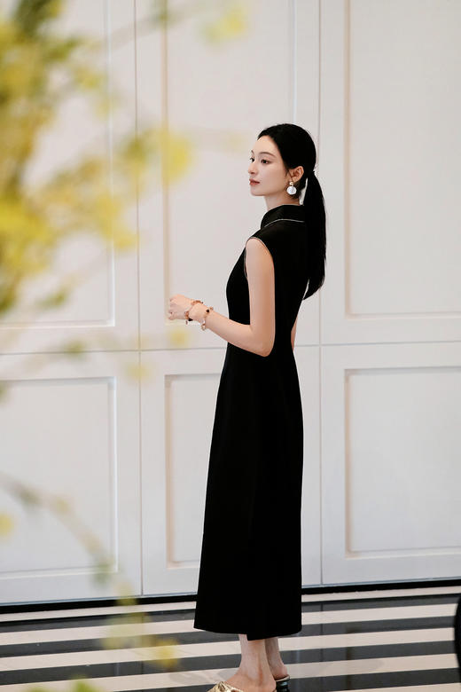 盛唐婧| 新中式立领苗绣醋酸修身连衣裙 商品图9