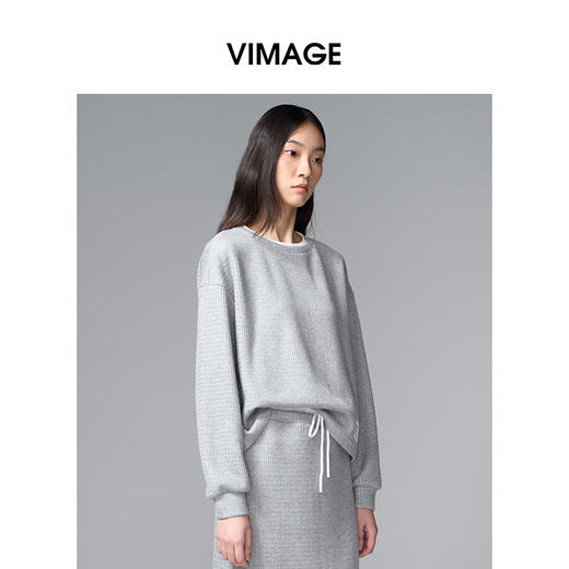 VIMAGE纬漫纪肌理感灰色宽松卫衣棉混纺撞色休闲秋季新款小上衣V2413103 商品图1