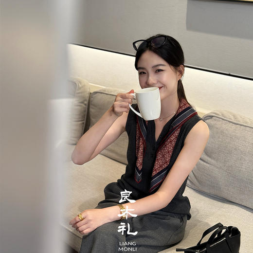 良木礼V领羊毛背心（Q258370F） 商品图1