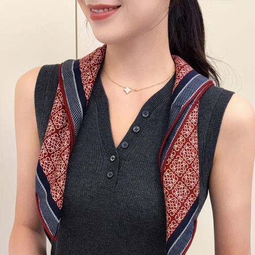 【不退不换】【预售7天】良木礼真丝丝巾（Q258408） 商品图1