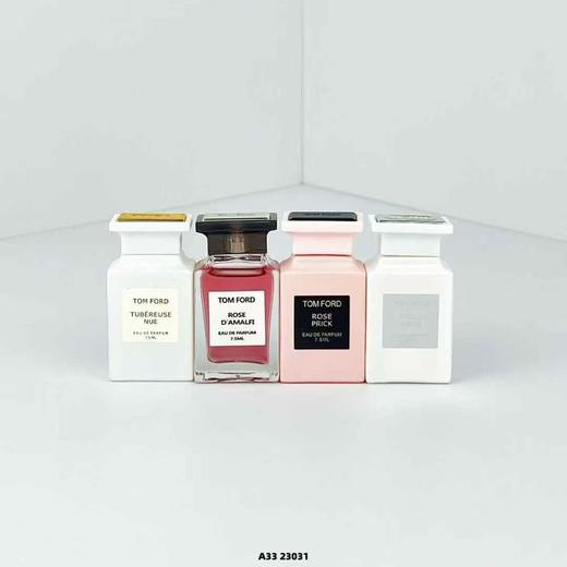 很难得的礼盒，八款经典香型都备齐了  TF香水小样签名版8件套/粉盒 商品图3