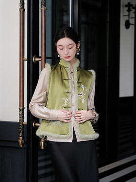 盛唐牡丹大师系列-卢梅红 | 翠影重缎真丝水貂手绣棉马甲