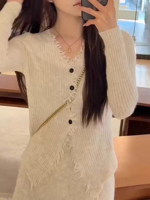 仅限11.11，不参与退【孤品捡漏】（样衣）G83四粒扣修身针织毛衣喜出 商品图1