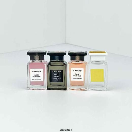 很难得的礼盒，八款经典香型都备齐了  TF香水小样签名版8件套/粉盒 商品图4