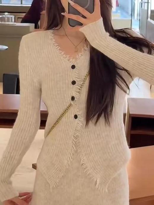 仅限11.11，不参与退【孤品捡漏】（样衣）G83四粒扣修身针织毛衣喜出 商品图0