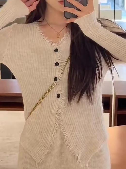 仅限11.11，不参与退【孤品捡漏】（样衣）G83四粒扣修身针织毛衣喜出 商品图2