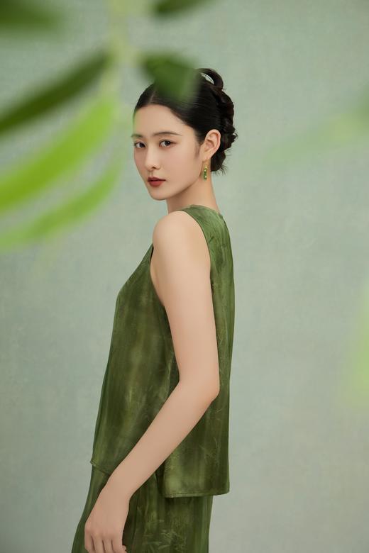 荷言GL 竹深竹调  竹叶烧花人丝新中式套装 亲肤舒适 正反两穿上衣+百搭半裙 商品图4