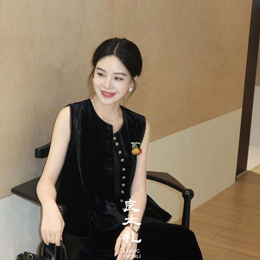 【预售7天】良木礼真丝丝绒马甲（Q258263） 商品图0