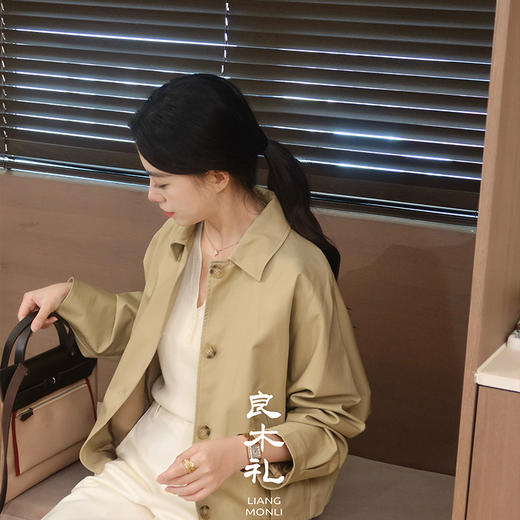 【预售7天】良木礼短款风衣（Q2582152） 商品图1
