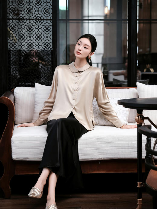 盛唐婧| 新中式花苞领钉珠盘扣百搭衬衫-香槟黄 商品图3