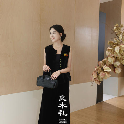 【预售7天】良木礼真丝丝绒马甲（Q258263） 商品图4