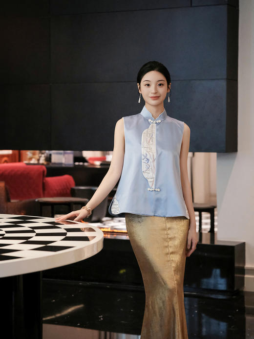 盛唐牡丹大师系列-卢梅红 | 兰亭丝毛手绣偏襟马甲 商品图0